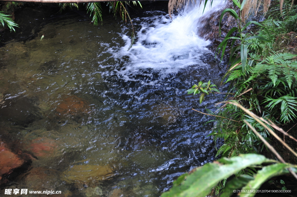 小溪 小水流 水花