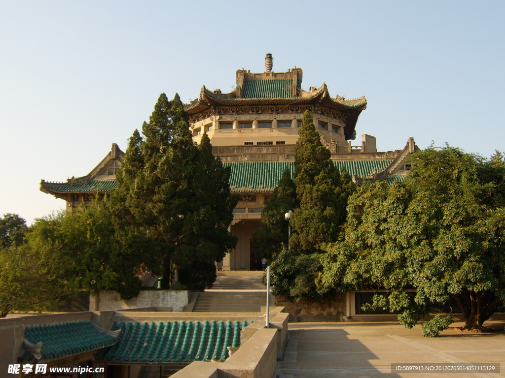 国立武汉大学图书馆正景