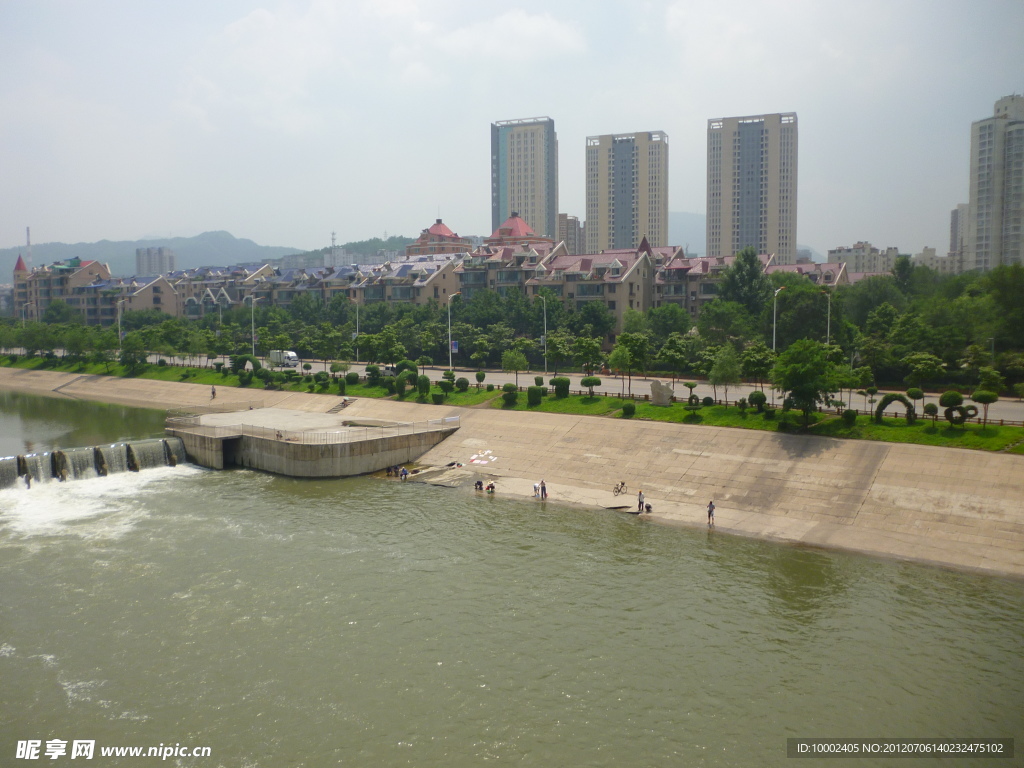 水岸建筑