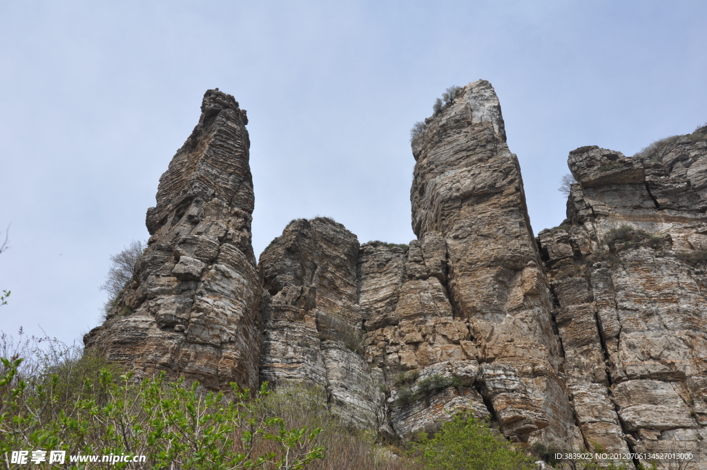 奇石山峰