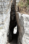 山石裂缝