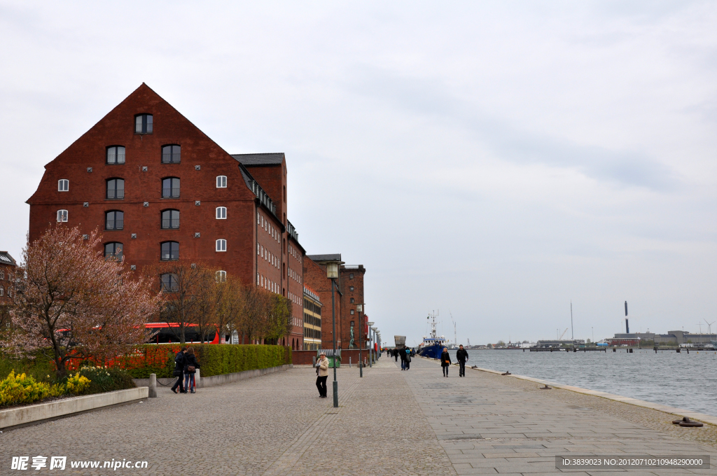 Copenhagen 哥本哈根的港口堤岸