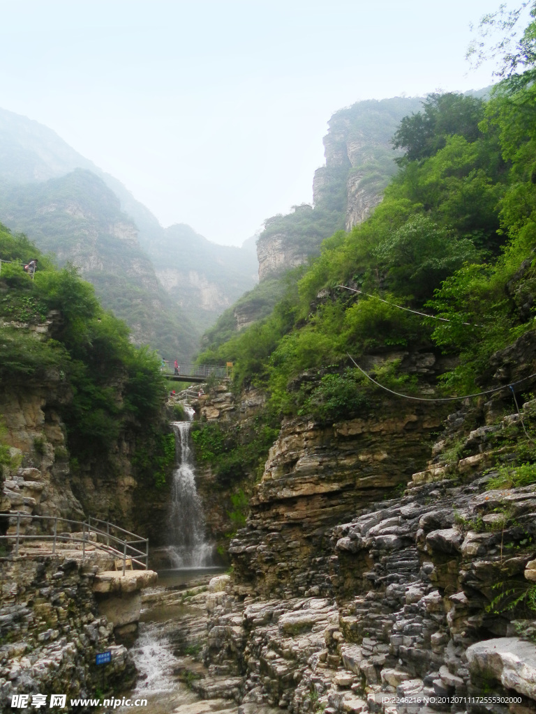 青山飞瀑（非高清）