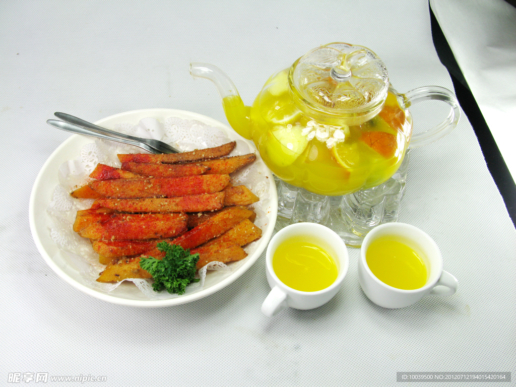 甘梅地瓜及新鲜综合水果茶