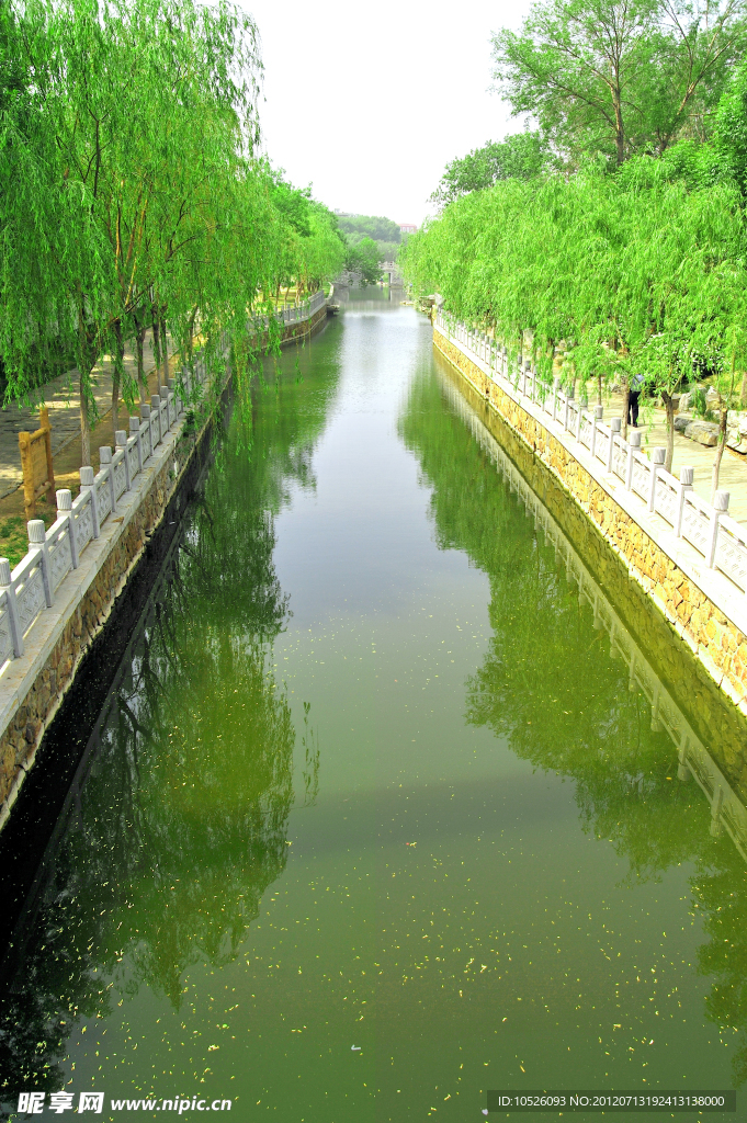 小河