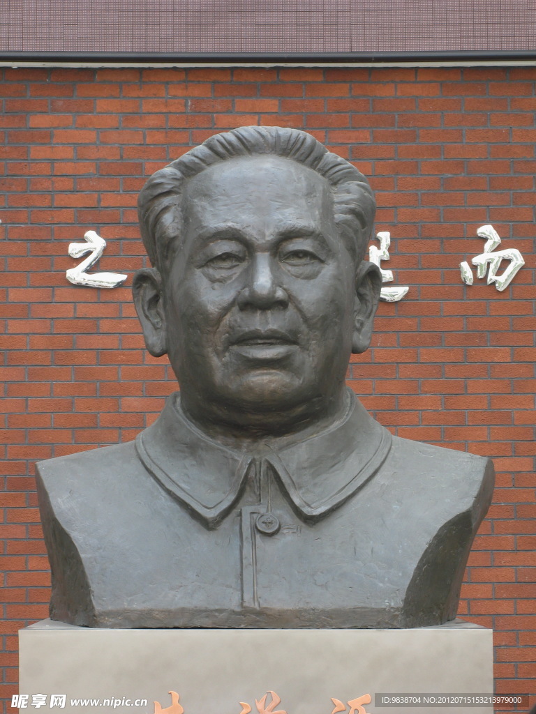 黄道源塑像