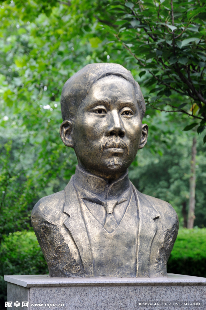 蔡元培雕像