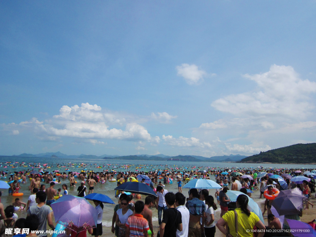 海边游泳