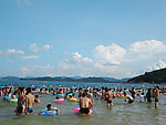 海边游泳
