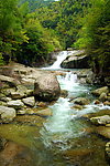 山间泉水