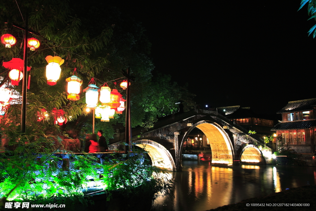 乌镇古镇的夜景