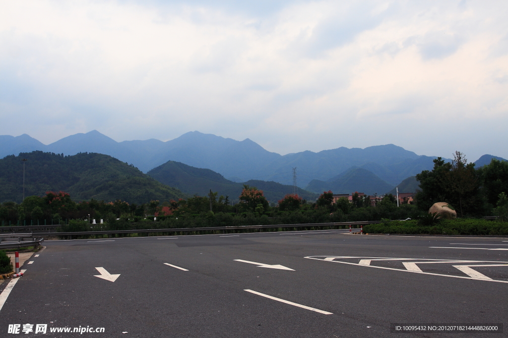 高速公路千岛湖服务区的风光