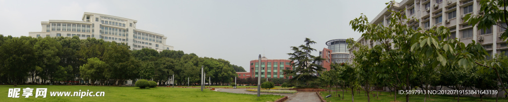 华中师范大学博雅广场全景