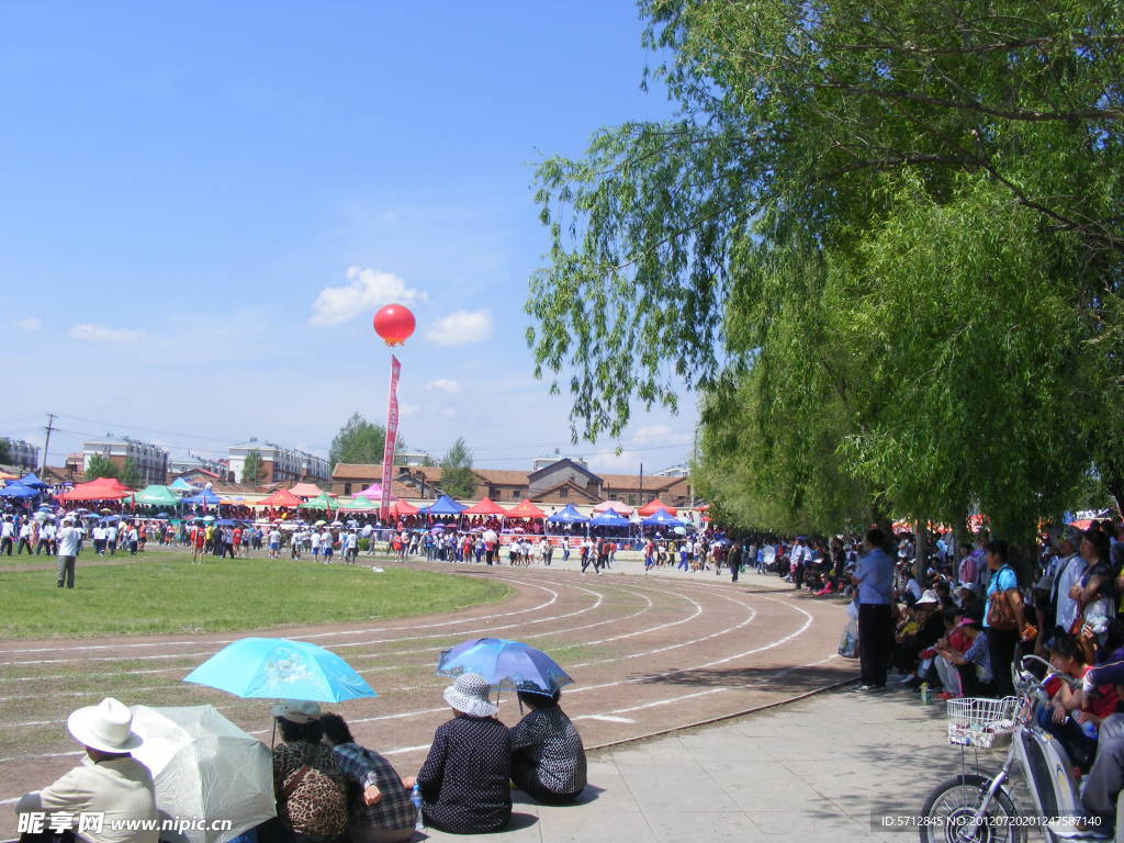 观望比赛