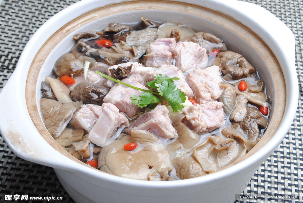 苔蘑炖靖远羊羔肉