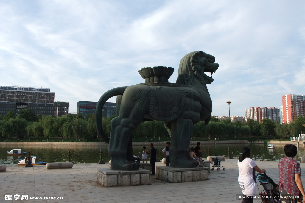 铁狮子