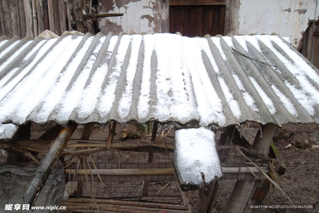 屋顶积雪