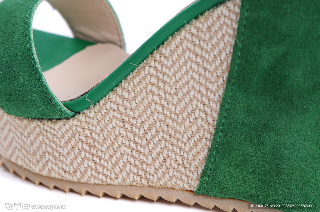 草绿色女款坡跟厚底凉鞋