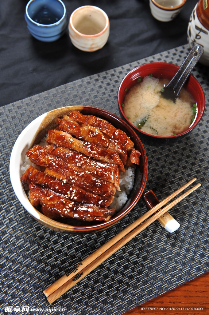 照烧鸡肉盖饭