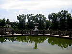 湖中雕塑
