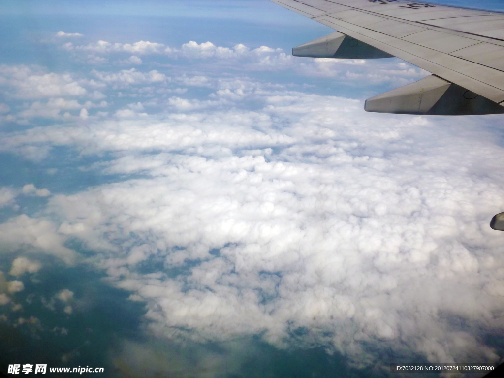 飞机上的天空