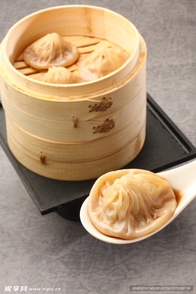 灌汤小笼包