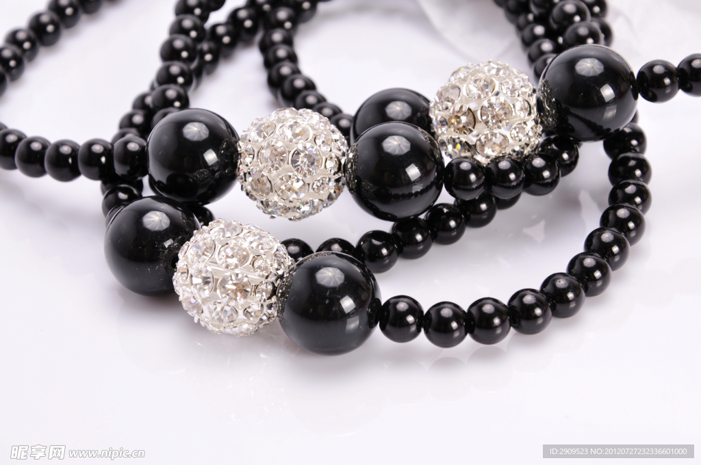 黑色珍珠与钻石圆球链