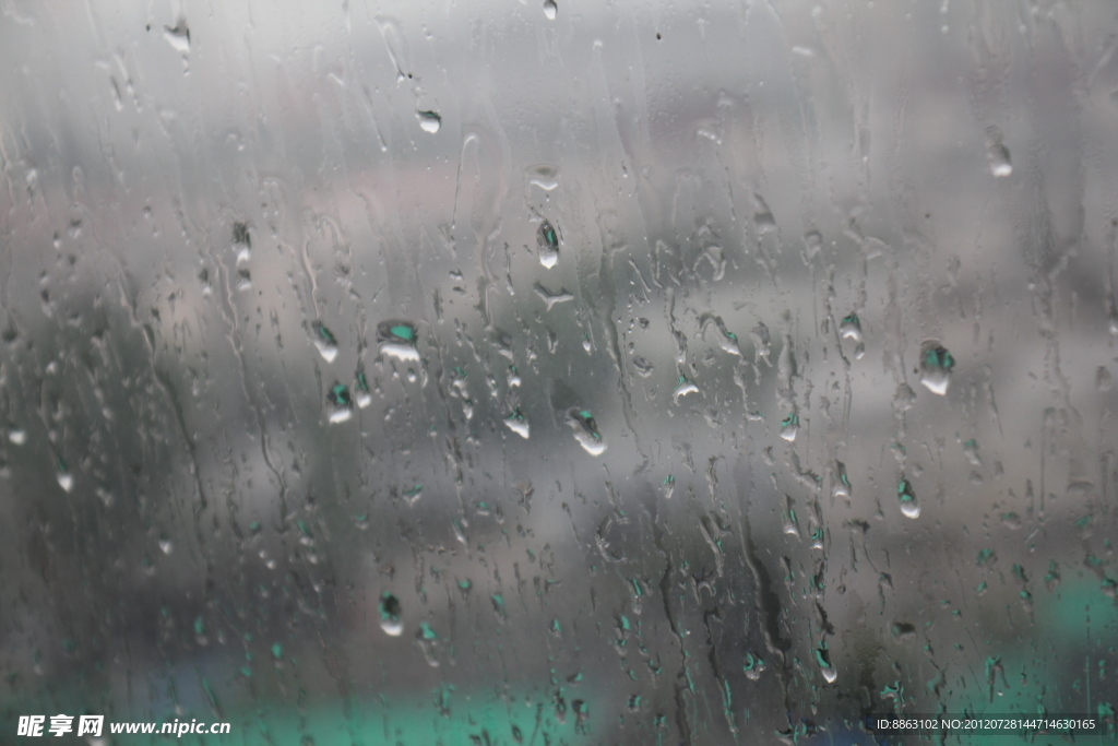玻璃 雨水
