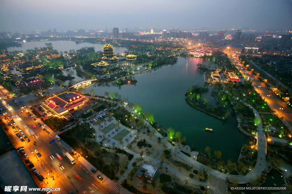 明湖夜景