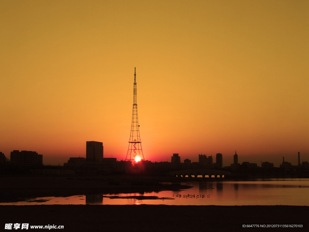 城市夕阳