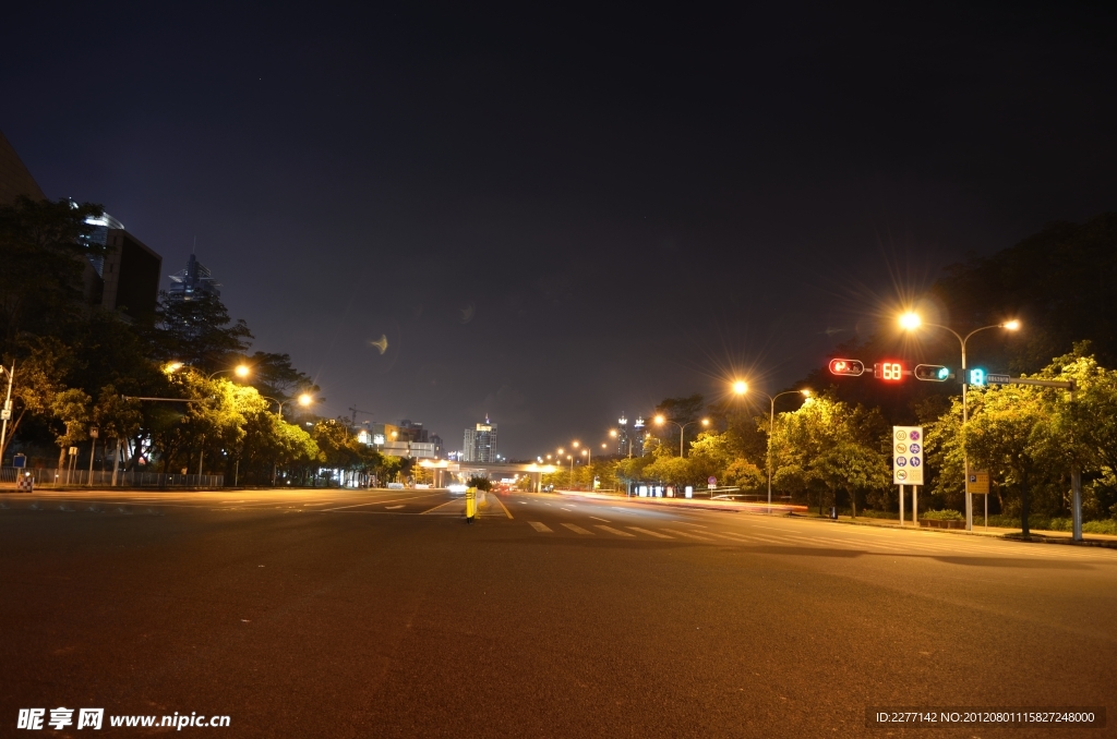 城市夜景 公路 路灯