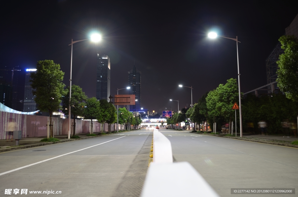 城市夜景 公路 路灯