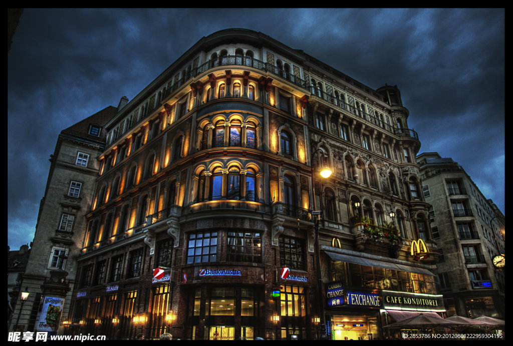 夜晚灯光建筑全景