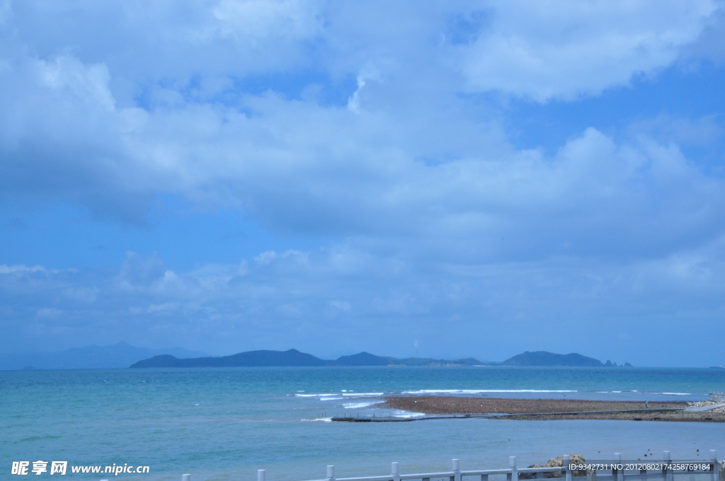 蓝天海岸