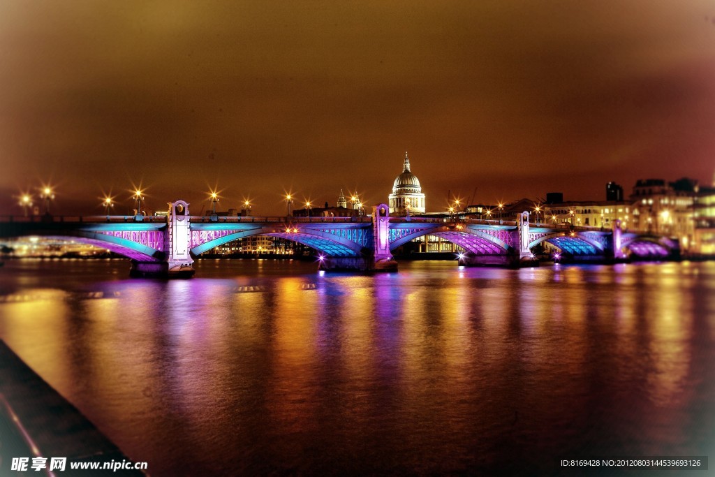伦敦奥运大桥夜景