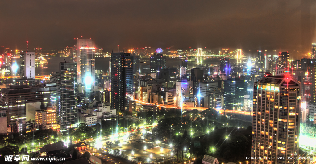 东京晚上迷离的灯光
