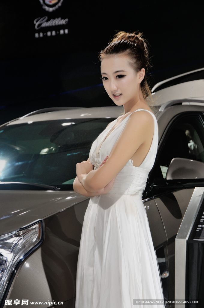 美女车模