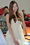 美女车模