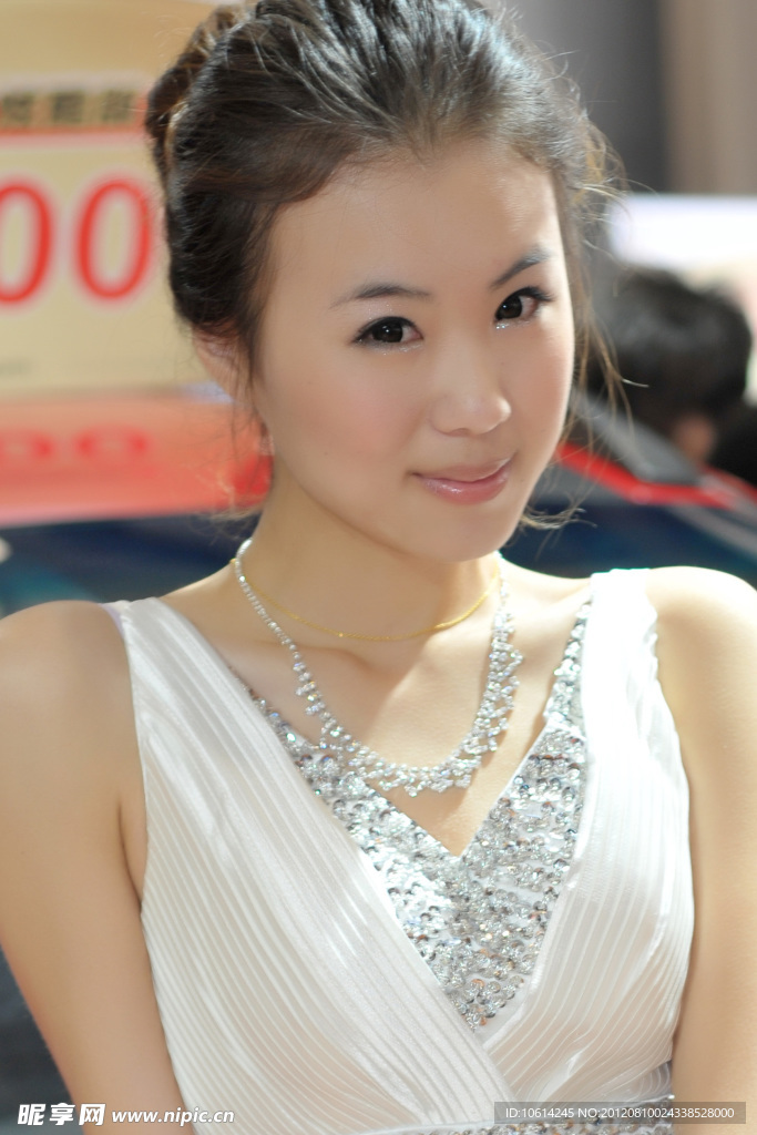 美女车模