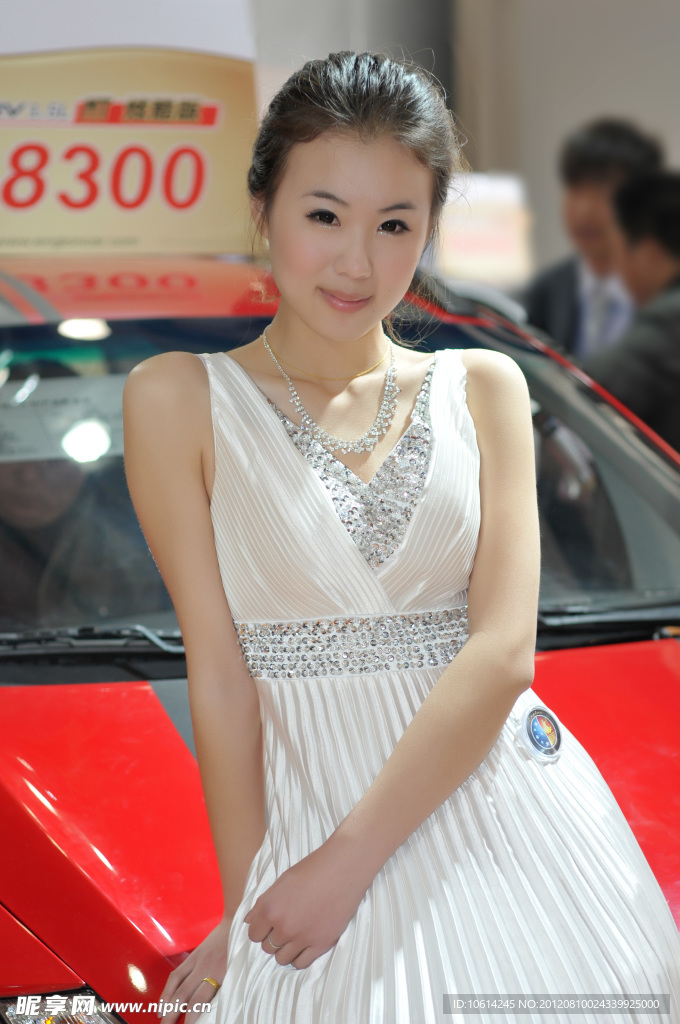美女车模