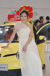 美女车模