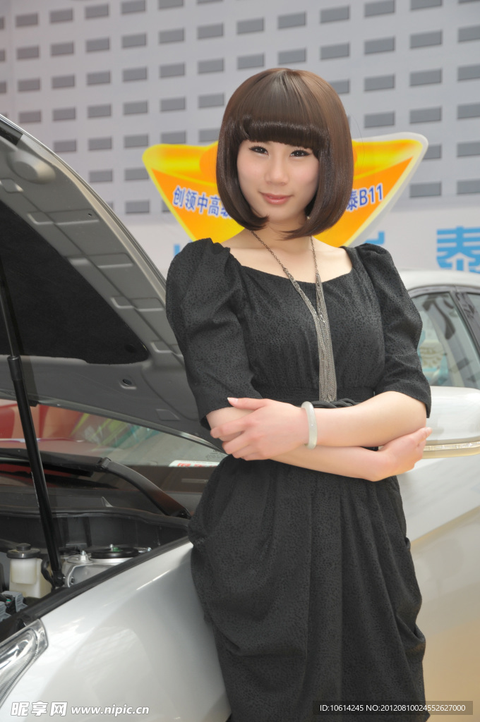 美女车模