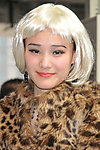 美女车模