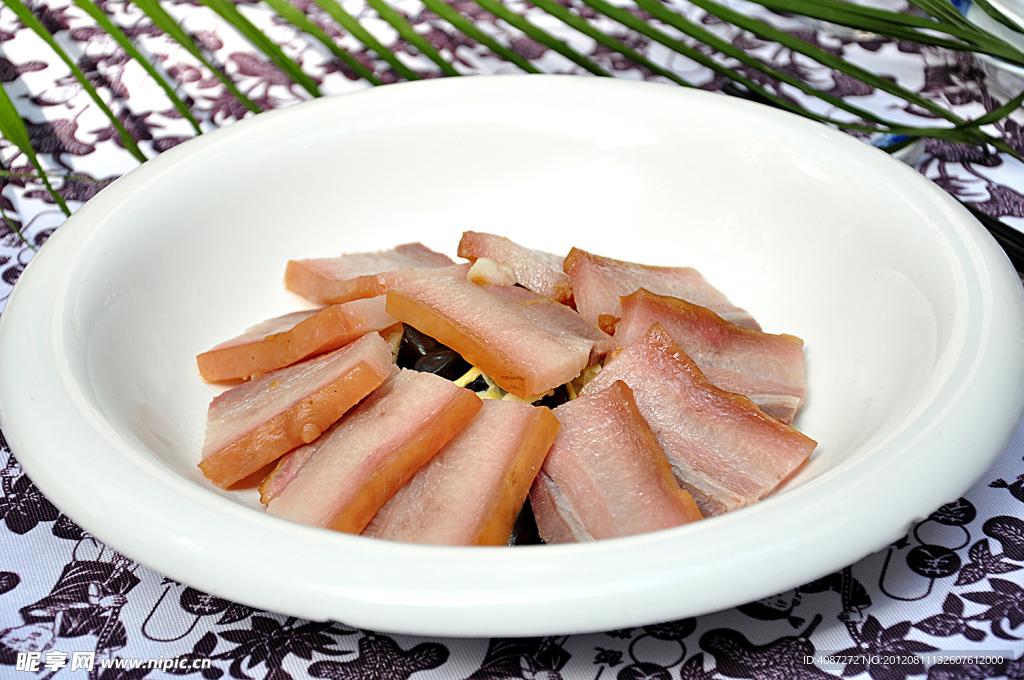 咸肉木耳蒸竹笋