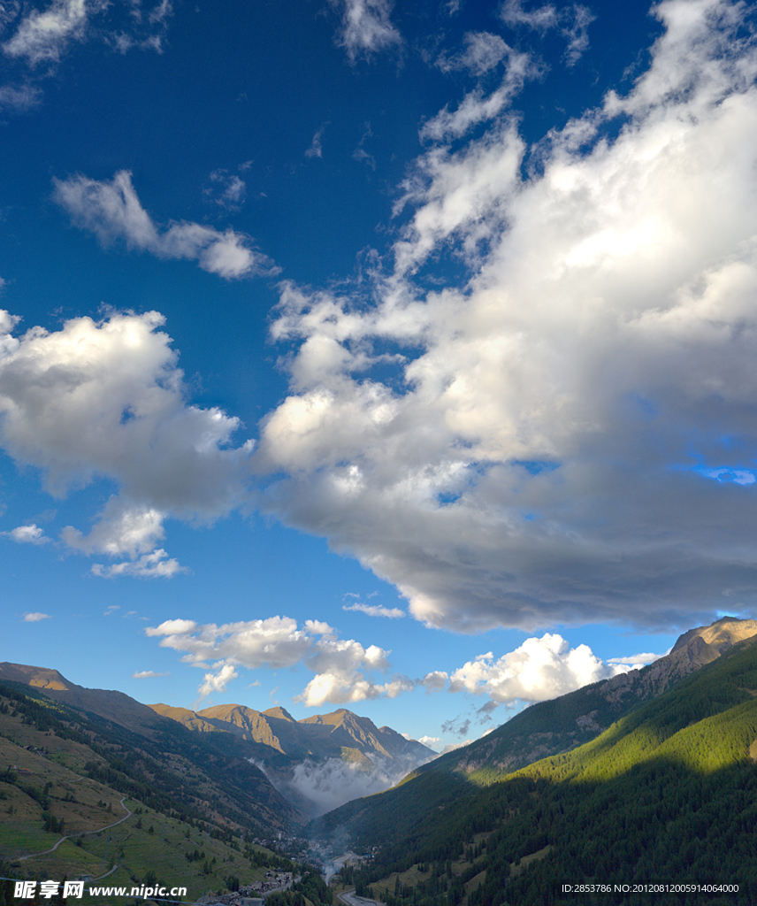 瓦尔基索内山中天空风景