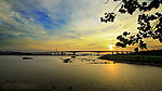 夕照江河