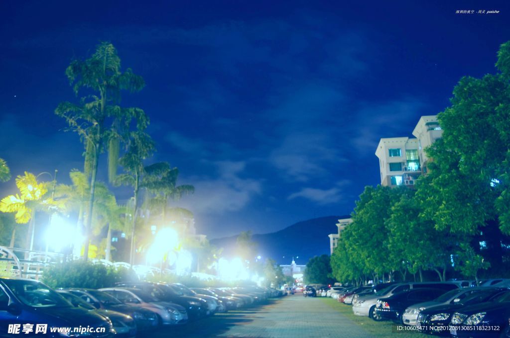 城市建筑与夜空