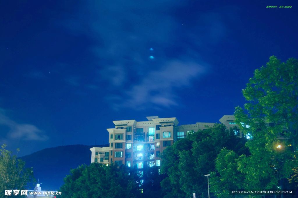 城市建筑与夜空
