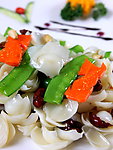 百里透红