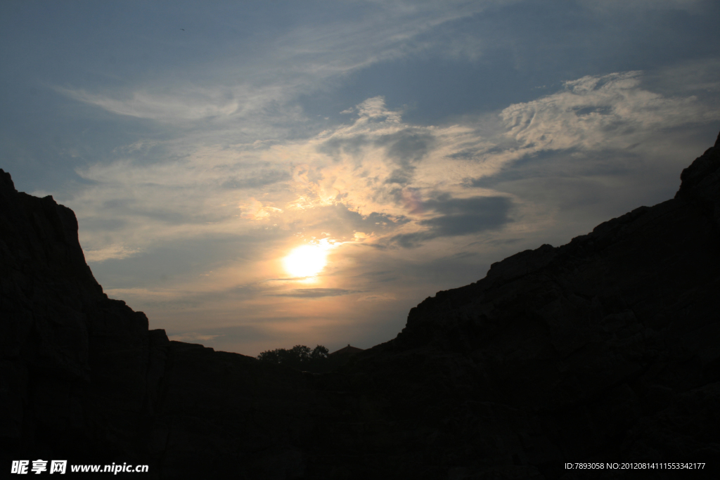 夕阳山峰